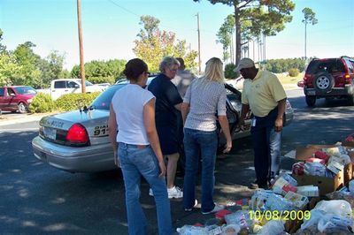 Caroline, Karen & Sylvia help load the car
