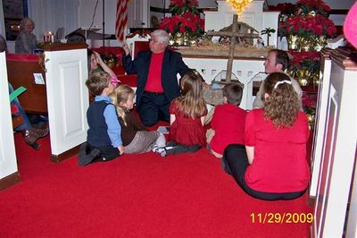 Pastor Larry shares w/the children
