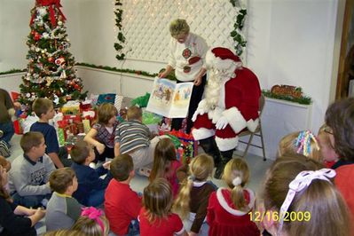 Santa reads the Christmas story
