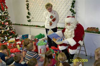 Santa reads the Christmas story
