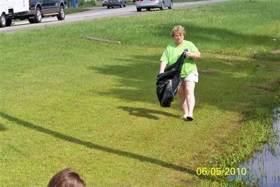 Ms Judy picks up trash
