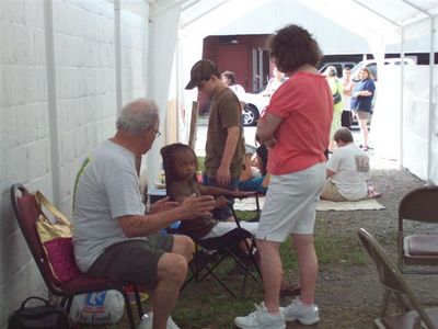 Dick & Mary Ellen talk to a child
